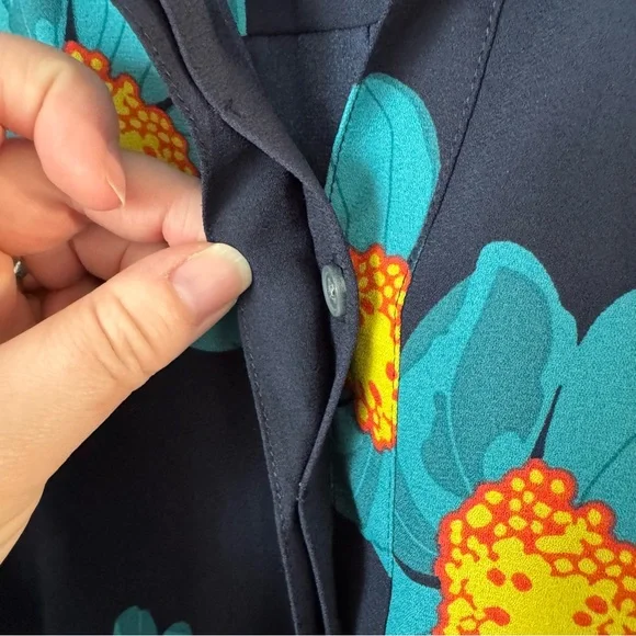 Banana Republic Navy Blue Floral Popover Blouse Size XS Polyester Buttons - Picture 5 of 14